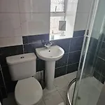 Spacious 3-bedroom In Vibrant 8 Apartamento Dublin