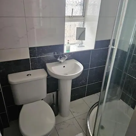 Spacious 3-bedroom In Vibrant 8 Apartmán Dublin