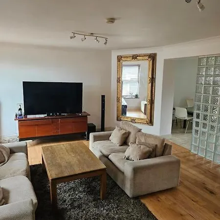Apartmán Spacious 3-bedroom In Vibrant 8