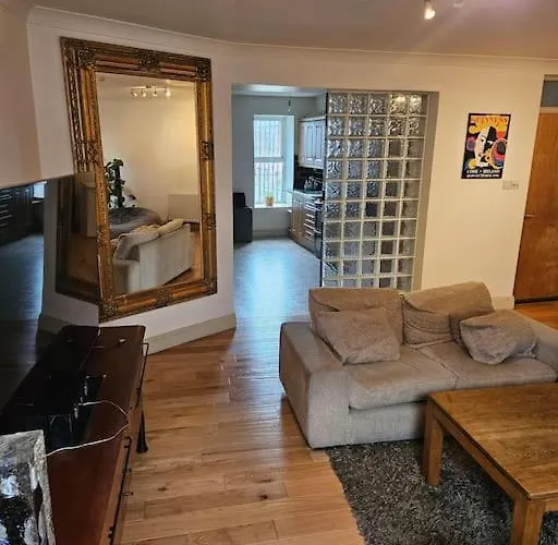 Spacious 3-bedroom In Vibrant 8 * Dublin