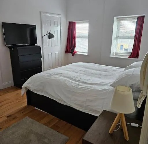 Spacious 3-bedroom In Vibrant 8 Дублин