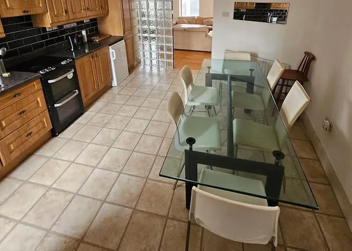 Spacious 3-bedroom In Vibrant 8 * Дублин