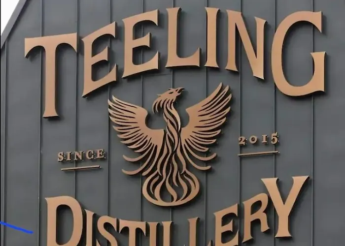 Spacious 3-bedroom In Vibrant 8 *