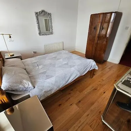 Spacious 3-bedroom In Vibrant 8 دبلن